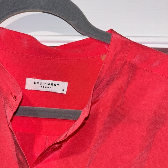 Equipment silk top, tangerine color size small. Excellent condition. - Picture 1 of 3